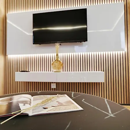 Apartament Off Majesti Upper Marais Apartment- Rue Du Faubourg Saint-martin Paryż