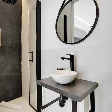 Off Majesti Upper Marais Apartment- Rue Du Faubourg Saint-martin 아파트 *
