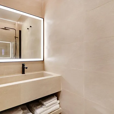 Off Majesti Upper Marais Apartment- Rue Du Faubourg Saint-martin 아파트 *